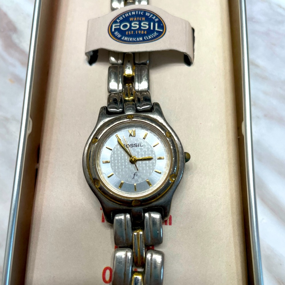 Fossil watch (ladies vintage) silver chain link with clasp close